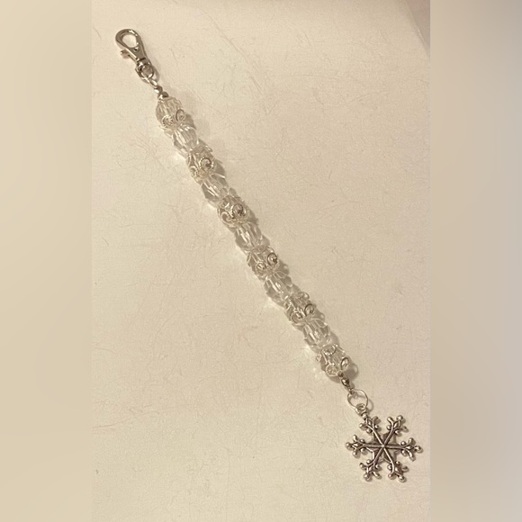 NEW SNOWFLAKE charm keychain or purse charm! - Picture 1 of 1